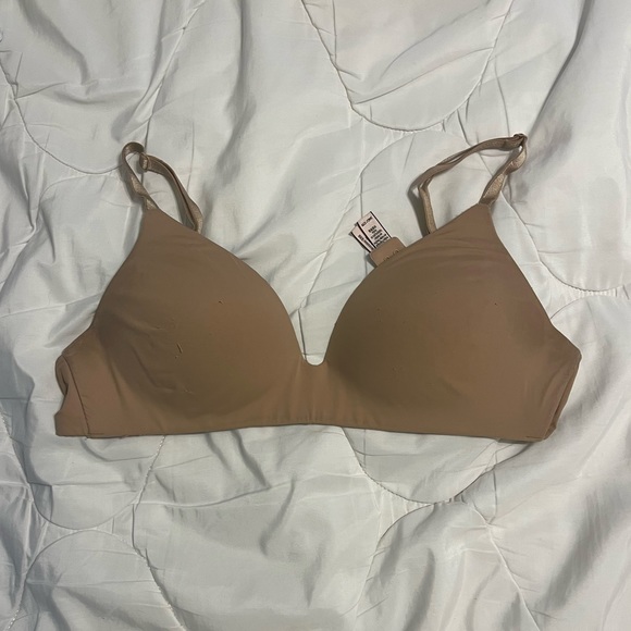 Victoria Secret Seamless Bra - Picture 1 of 3